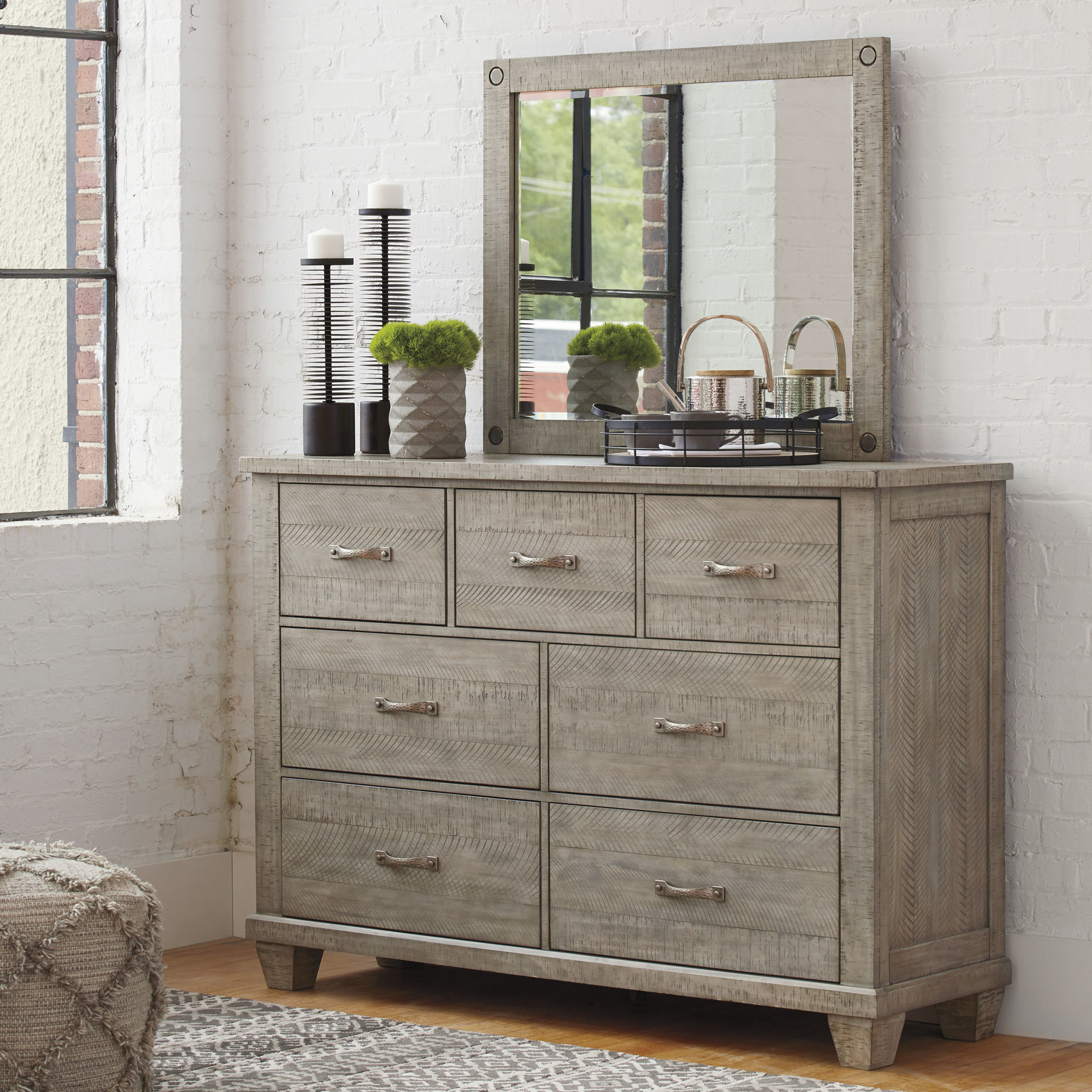 Naydell Gray Dresser & Mirror | Kimbrells Furniture