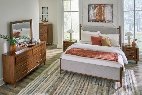 Picture of Lyncott - King Upholstered Bed