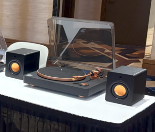 Picture of UStream Groove Vinyl Music System